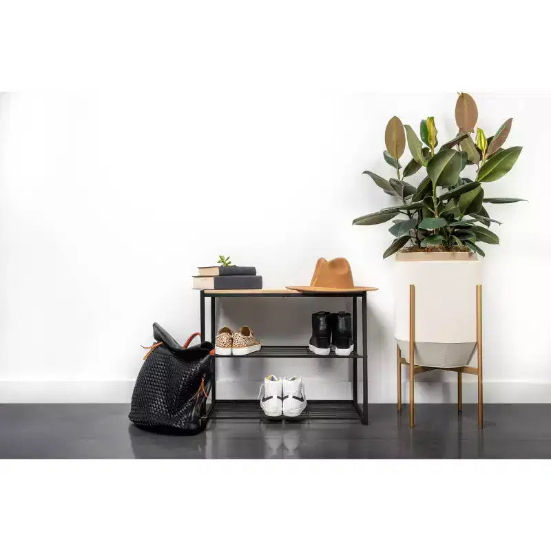 Zapatero de 3 niveles de metal negro con madera natural - Brightroom™