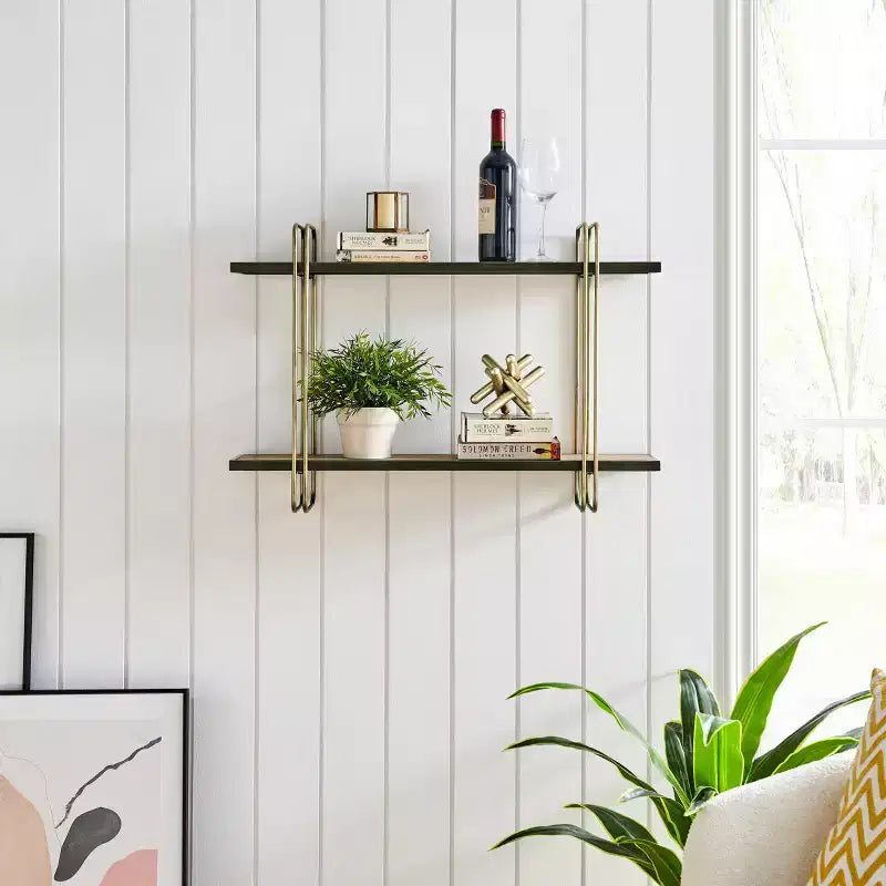 Danya B. 32.3" x 22" Estante de pared de metal y madera de 2 niveles con soportes, dorado: Almacenamiento flotante, exhibición para baño