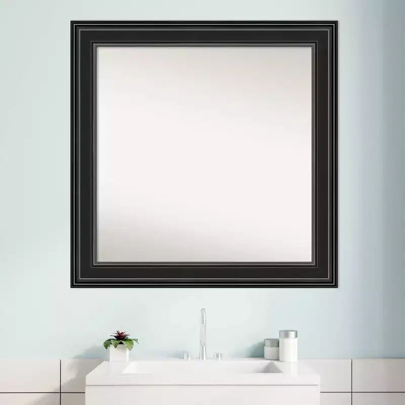 Espejo de pared de baño negro Amanti Art de 32" x 32" con borde sin bisel