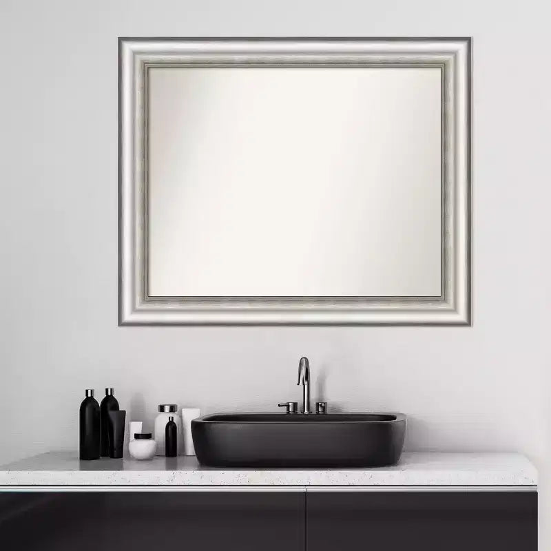 Espejo de pared plateado para baño sin bisel de 33" x 27" - Amanti Art: Rectangular moderno, incluye accesorios de montaje