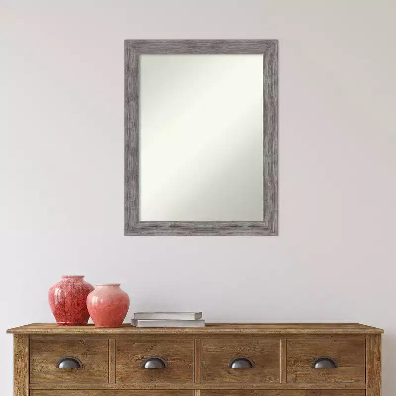 Espejo de pared estrecho Pinstripe Plank sin bisel de 22" x 28": moderno, rectangular, Amanti Art
