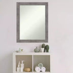 Espejo de pared estrecho Pinstripe Plank sin bisel de 22" x 28": moderno, rectangular, Amanti Art