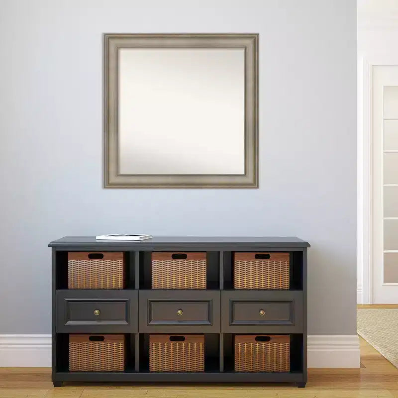 Espejo de pared de madera estrecho de plata envejecida sin bisel de 32" x 32" para altillo - Amanti Art: Cuadrado moderno, incluye accesorios de montaje