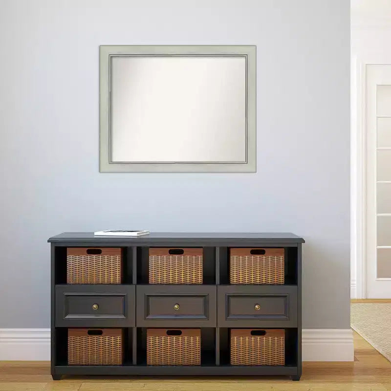 Espejo de pared Flair Silver Patina de 32" x 26": Rectangular moderno, incluye accesorios de montaje - Amanti Art