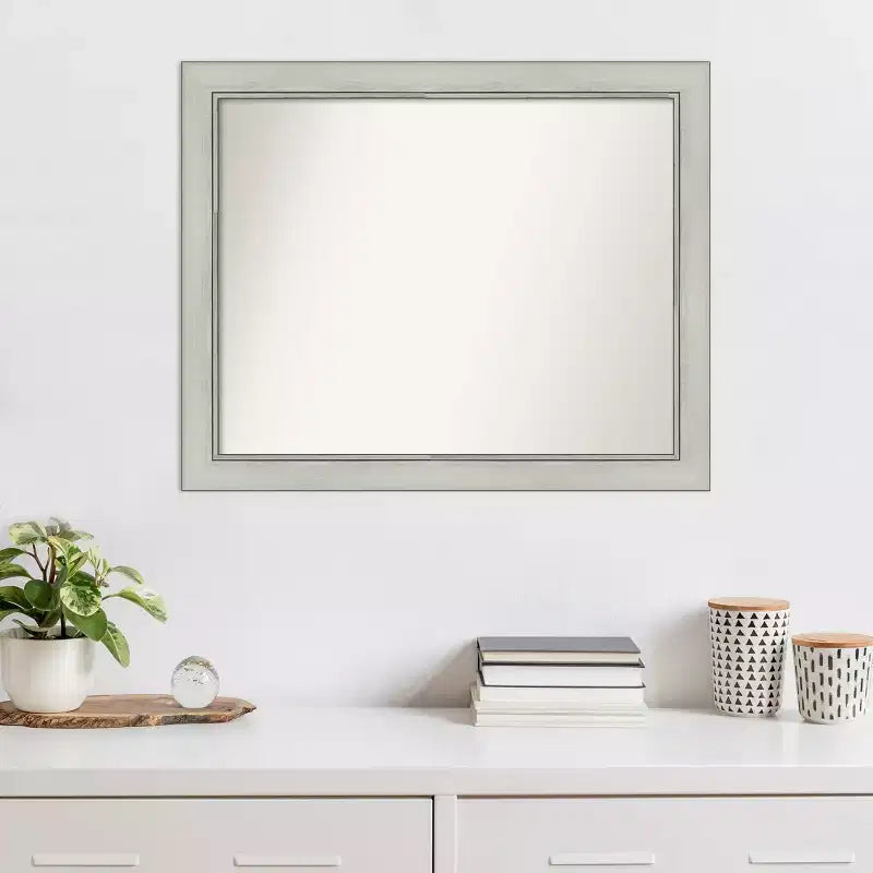 Espejo de pared Flair Silver Patina de 32" x 26": Rectangular moderno, incluye accesorios de montaje - Amanti Art