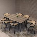 Juego de 4 sillas de comedor LeisureMod Ervilla con respaldo de mimbre y asiento de cuero con estructura de acero negro, cocina moderna de interior, comedor, asientos de mesa