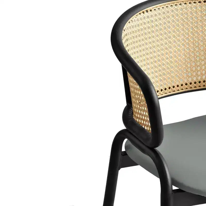 Juego de 4 sillas de comedor LeisureMod Ervilla con respaldo de mimbre y asiento de cuero con estructura de acero negro, cocina moderna de interior, comedor, asientos de mesa