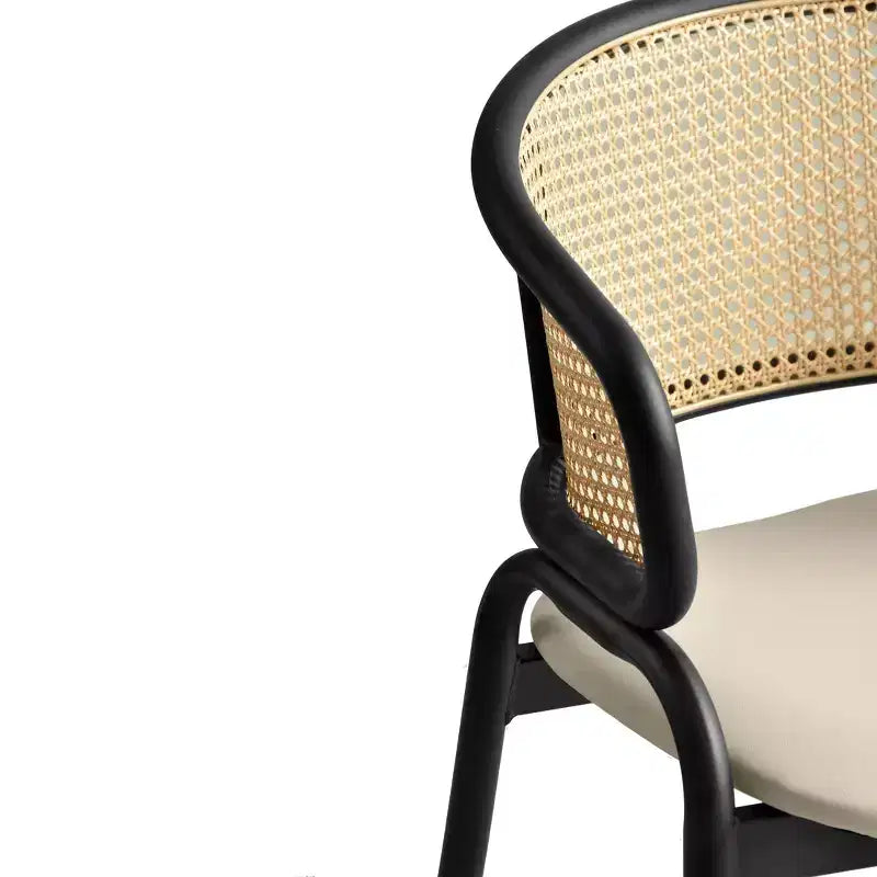 Juego de 4 sillas de comedor LeisureMod Ervilla con respaldo de mimbre y asiento de cuero con estructura de acero negro, cocina moderna de interior, comedor, asientos de mesa