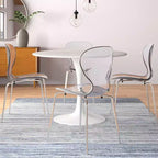 Juego de comedor LeisureMod Bristol de 5 piezas en color blanco - Mesa redonda y 4 sillas de comedor ergonómicas de plástico