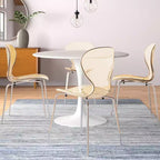 Juego de comedor LeisureMod Bristol de 5 piezas en color blanco - Mesa redonda y 4 sillas de comedor ergonómicas de plástico