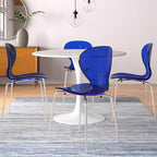 Juego de comedor LeisureMod Bristol de 5 piezas en color blanco - Mesa redonda y 4 sillas de comedor ergonómicas de plástico