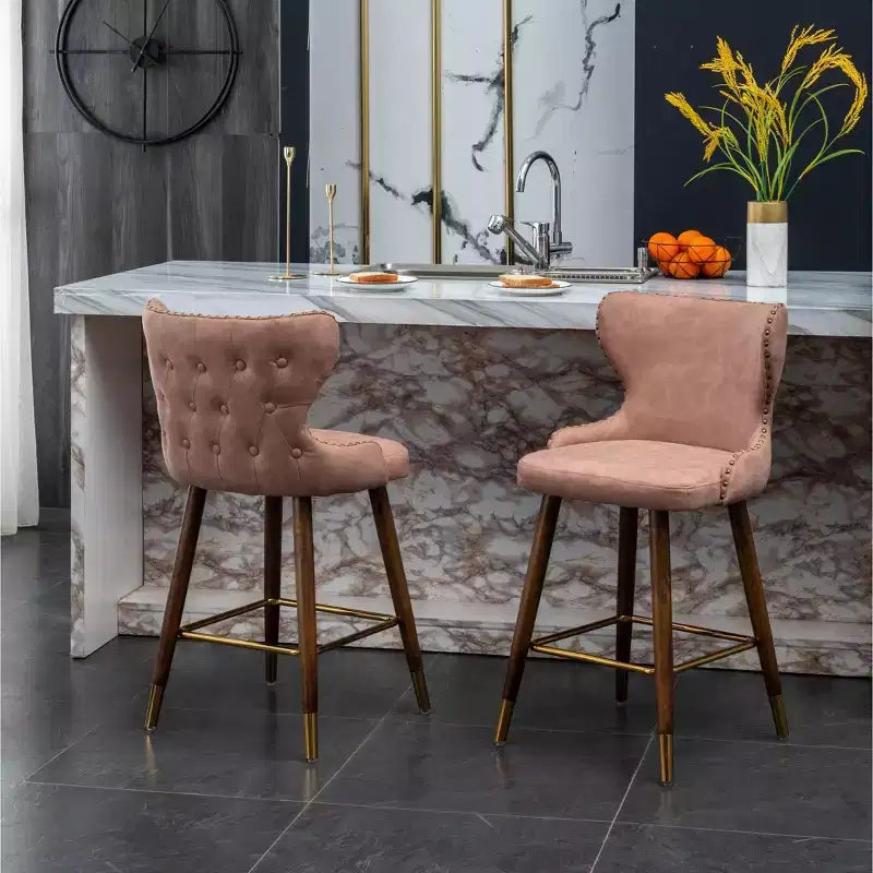 Roundhill Furniture Nevis Taburete de mostrador moderno de mediados de siglo de cuero sintético con ribete capitoné de cabeza de clavo, rosa, juego de 2