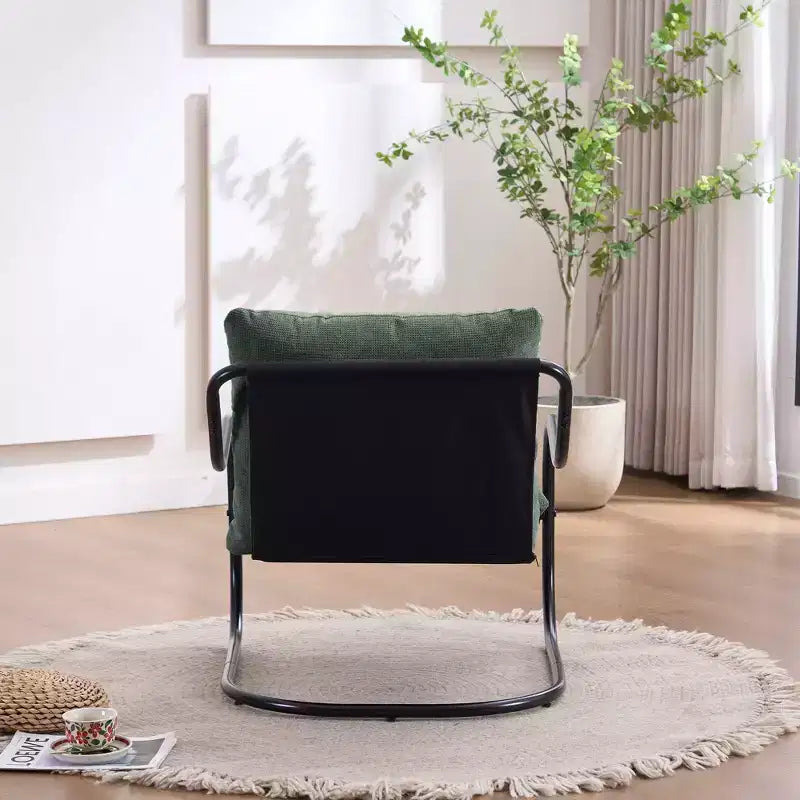 Sillón decorativo moderno y curvo FERPIT con tapicería de lino sintético, cómodo sillón con estructura de metal y cojines