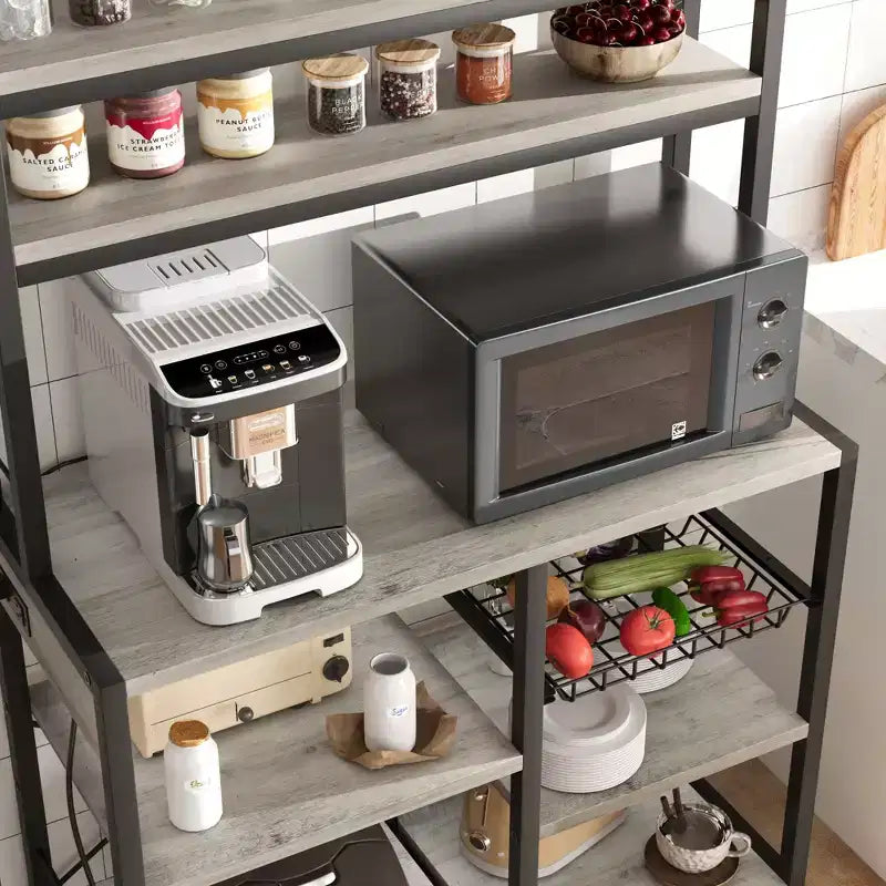 Estantería de panadero de 6 niveles con toma de corriente, soporte para microondas y mesa de café para almacenamiento de especias y sartenes en la cocina