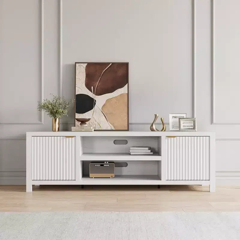 Mueble para TV Garvee 70 con almacenamiento, puerta estriada y tirador dorado, mueble de TV de madera para sala de estar, dormitorio