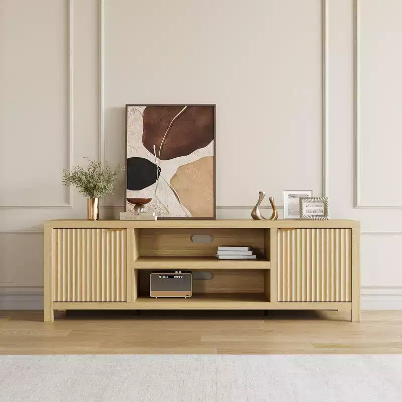 Mueble para TV Garvee 70 con almacenamiento, puerta estriada y tirador dorado, mueble de TV de madera para sala de estar, dormitorio