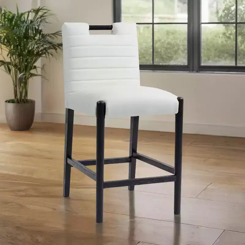Meridian Furniture, Taburete de mostrador Aimee de piel vegana color crema