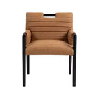 Meridian Furniture, Silla de comedor con brazos Aimee de piel vegana