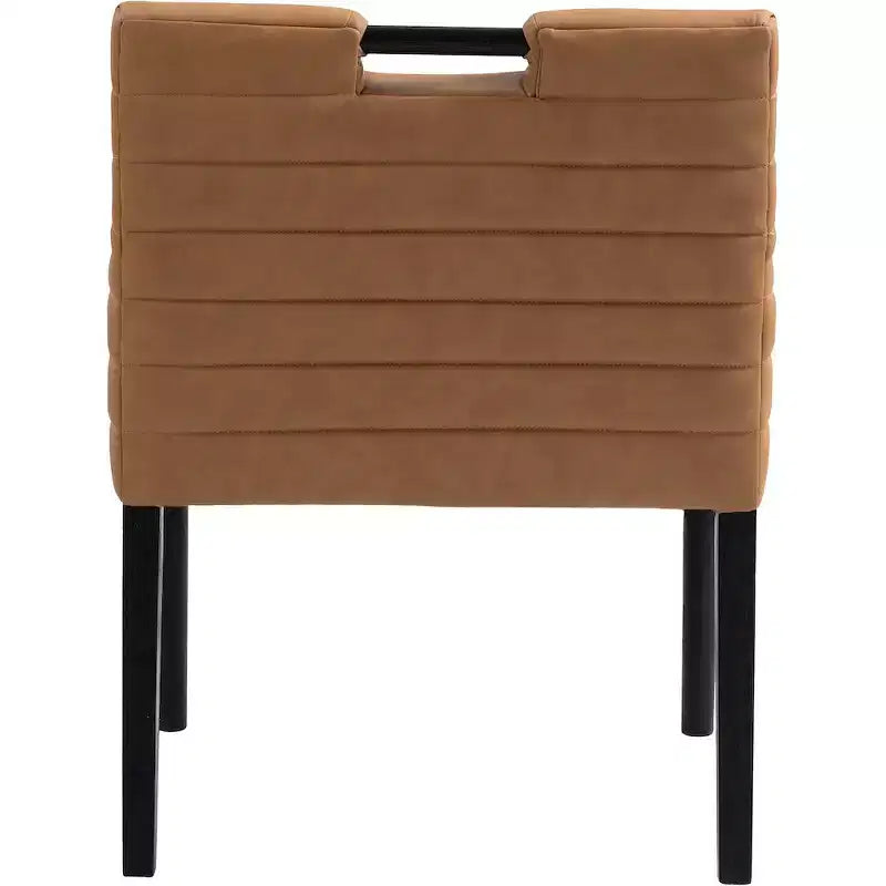 Meridian Furniture, Silla de comedor con brazos Aimee de piel vegana