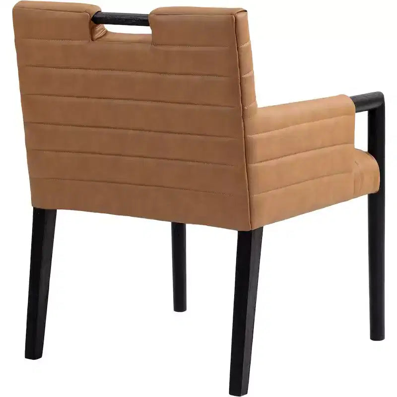 Meridian Furniture, Silla de comedor con brazos Aimee de piel vegana