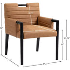Meridian Furniture, Silla de comedor con brazos Aimee de piel vegana