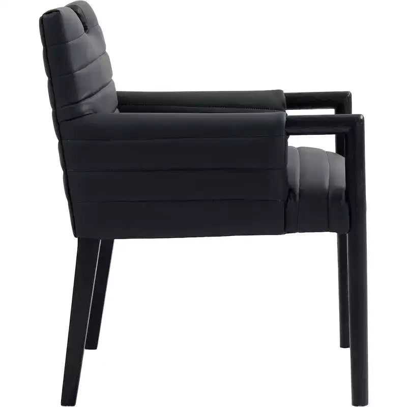 Meridian Furniture, Silla de comedor con brazos Aimee de piel vegana