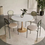 Mesa de comedor redonda LeisureMod Bristol 40 con tablero de piedra sinterizada y base de pedestal de acero y madera natural para cocina y comedor modernos