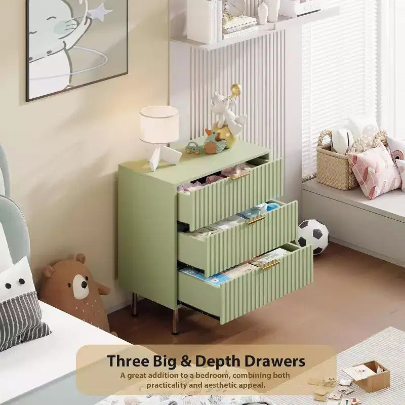 Cómoda de 3 cajones Coolmee para dormitorio, mesita de noche moderna estriada con cajones profundos, cómoda con parte superior ancha, organizador de cómoda de madera, mesa auxiliar