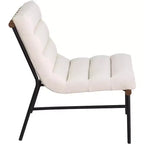 Meridian Furniture, Sillón decorativo de piel vegana Burke