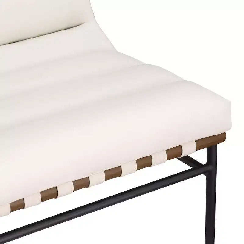 Meridian Furniture, Sillón decorativo de piel vegana Burke