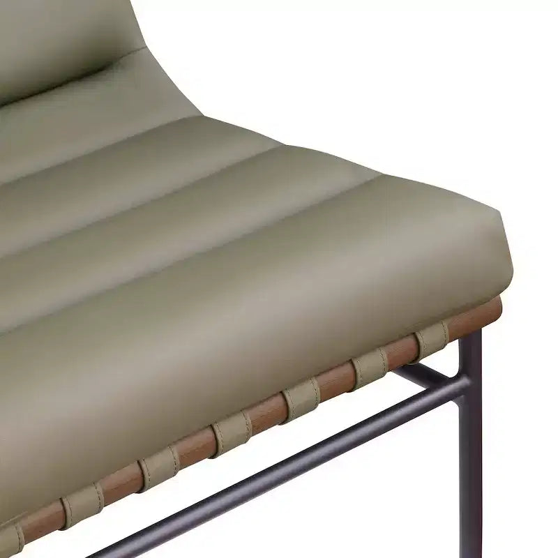 Meridian Furniture, Sillón decorativo de piel vegana Burke