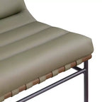 Meridian Furniture, Sillón decorativo de piel vegana Burke