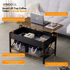 Mesa de centro con tablero rectangular P2 de color marrón, marco metálico ajustable en forma de X, y panel lateral de madera negra.