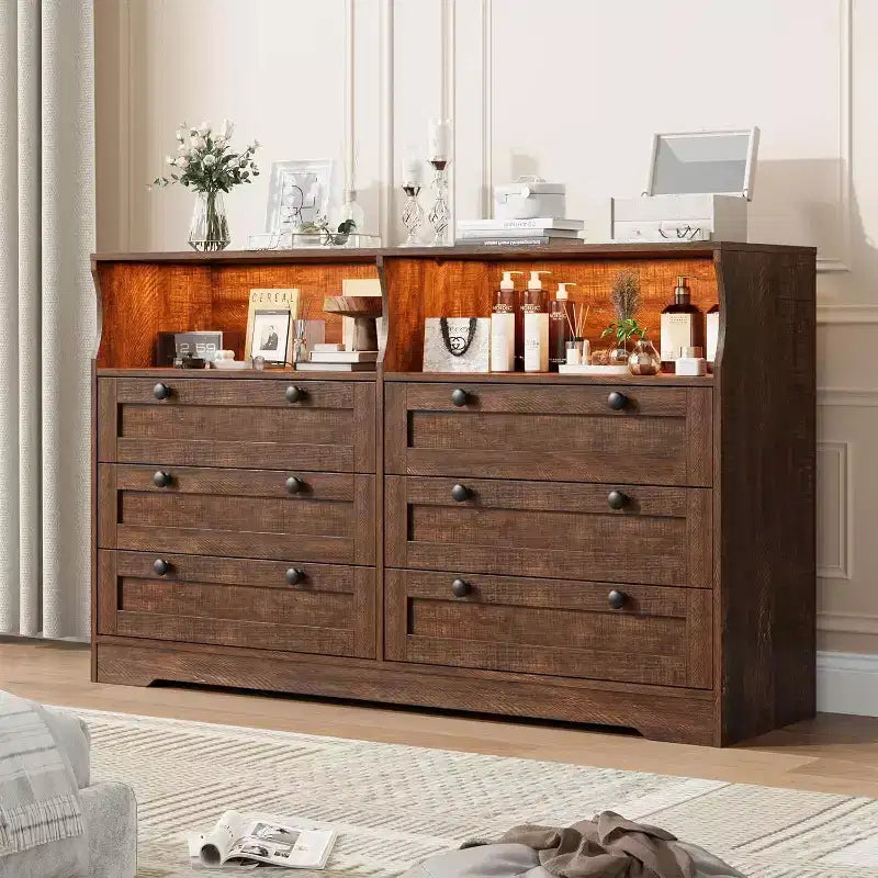 Cómoda de 6 Cajones con LED y Regleta, Cómodas y Cajoneras con Gabinete de Almacenamiento para Dormitorio, Soporte de TV de Madera de 55" de Ancho