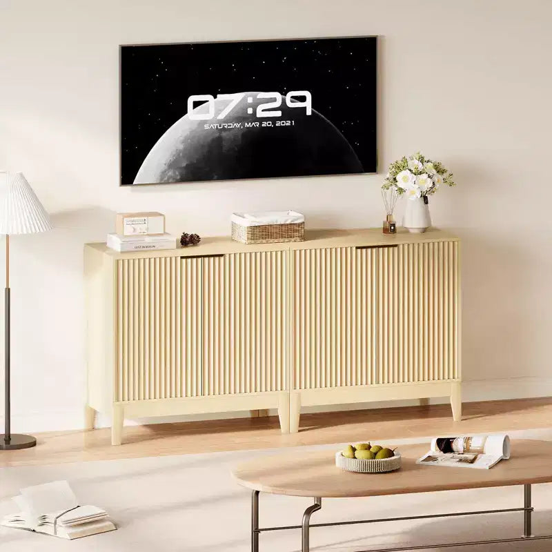 CuisinSmart Gabinete de almacenamiento estriado de 31.5 pulgadas con tiradores dorados, estante ajustable, aparador con acabado en roble, aparador moderno para comedor y cocina
