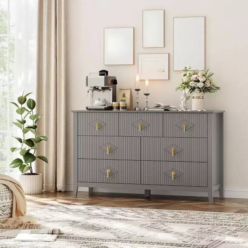 Cómoda de 7 cajones para dormitorio, cómoda de madera de 137 cm de ancho con tiradores de metal, organizador de ropa estriado, mueble de TV para pasillo