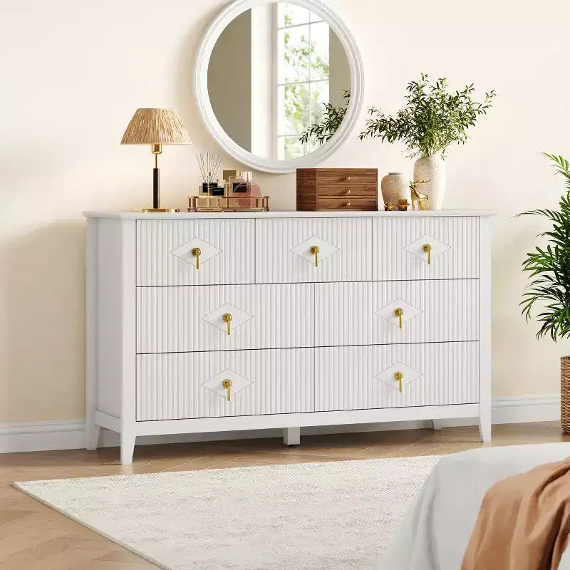 Cómoda de 7 cajones para dormitorio, cómoda de madera de 137 cm de ancho con tiradores de metal, organizador de ropa estriado, mueble de TV para pasillo