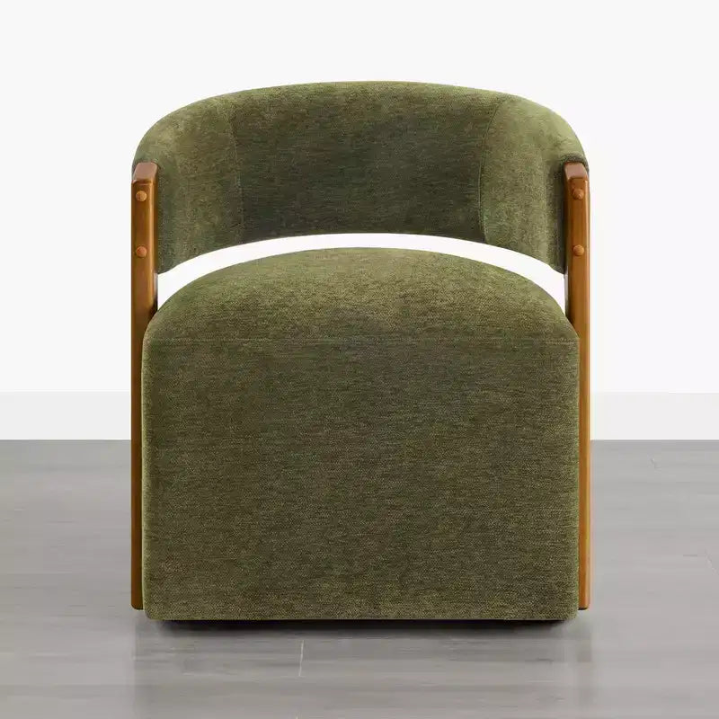 Silla de comedor tapizada Spruce&Spring con reposabrazos de madera y ruedas ocultas