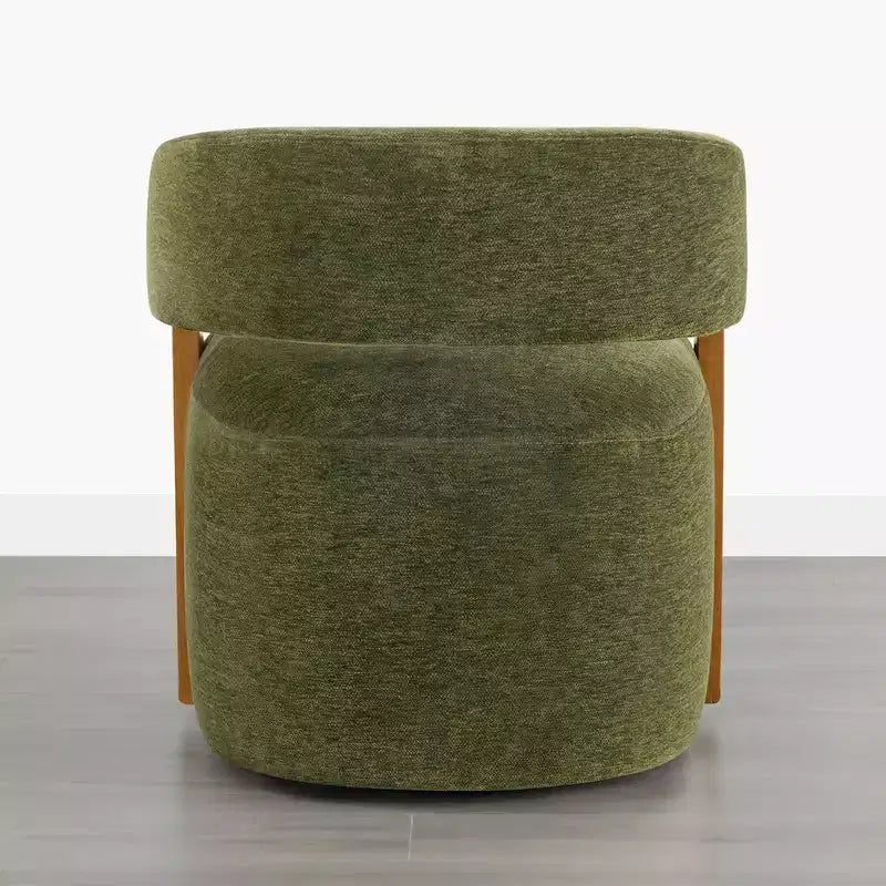 Silla de comedor tapizada Spruce&Spring con reposabrazos de madera y ruedas ocultas