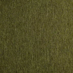Silla de comedor tapizada Spruce&Spring con reposabrazos de madera y ruedas ocultas