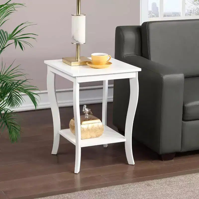Mesa auxiliar cuadrada Belmont de HomeStock con amplios estantes de dos niveles, mesa auxiliar de transición perfecta para almacenamiento y una elegante decoración de sala de estar