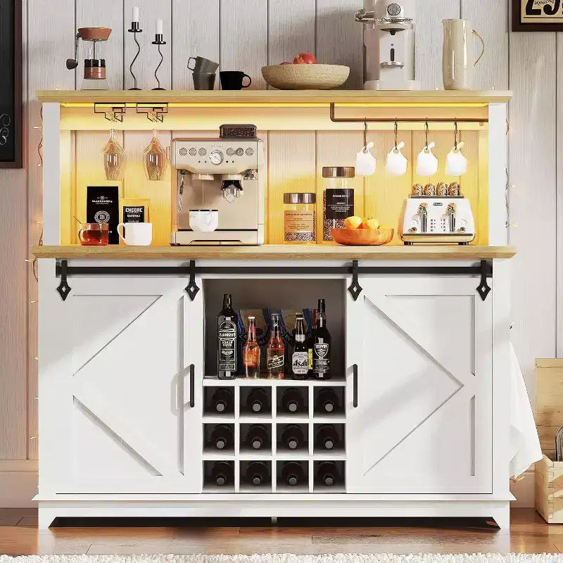 55 Armario de café tipo granja negro - Enchufe de corriente y luz LED, puerta corrediza tipo granero, botellero para 12 botellas, cajones de 2 niveles