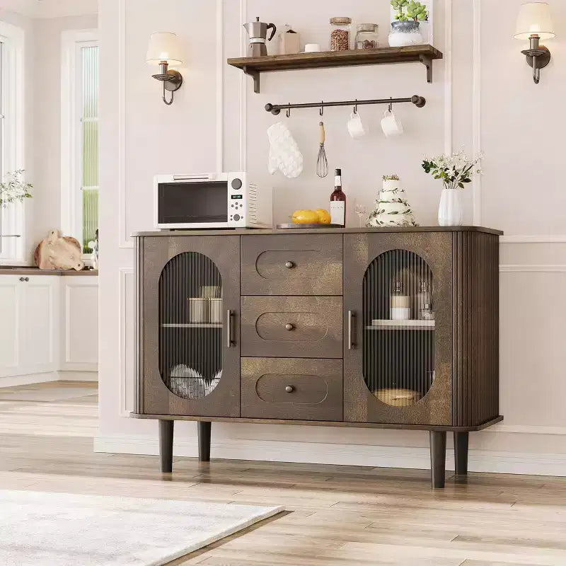 GarveeHome Aparador Buffet de 47" con 2 Puertas de Vidrio Estriado y 3 Cajones, Barra de Café Acentuada de Granja Moderna con Estantes Ajustables