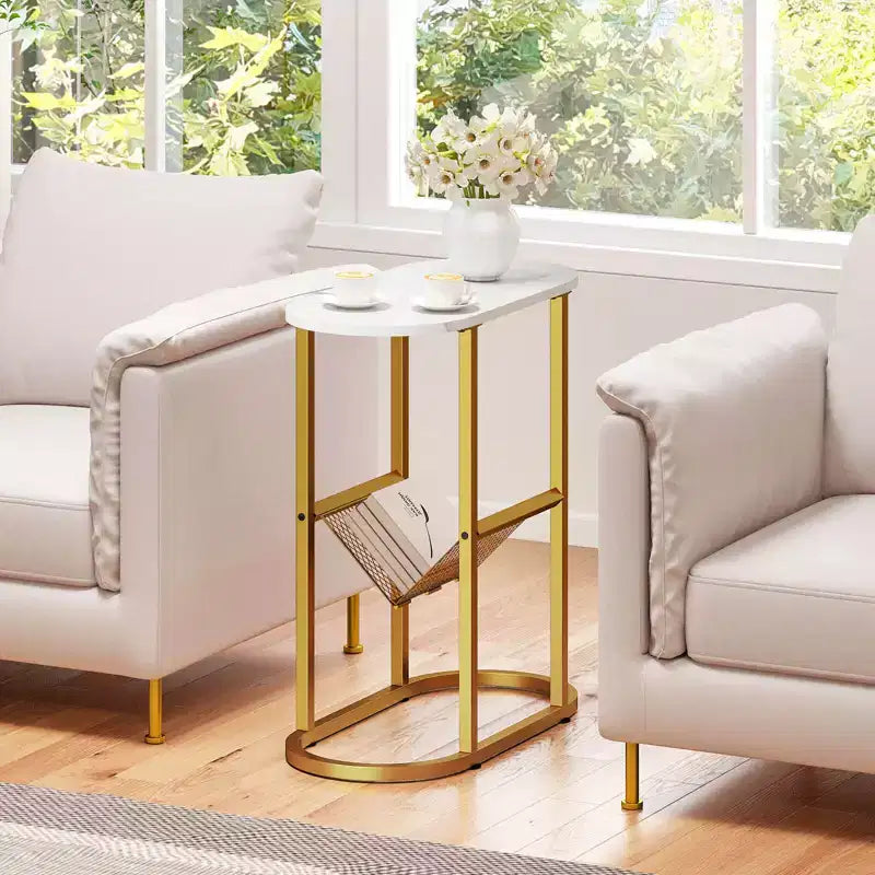 Mesa auxiliar Costway con tablero de mármol sintético y revistero, marco de metal resistente, marrón/blanco