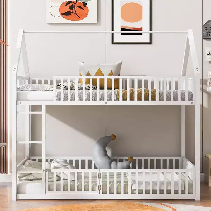 Litera metálica Okak 78IN doble sobre doble, armazones de cama con valla, puerta y barandilla de seguridad, literas infantiles para habitación infantil, dormitorio, blanco