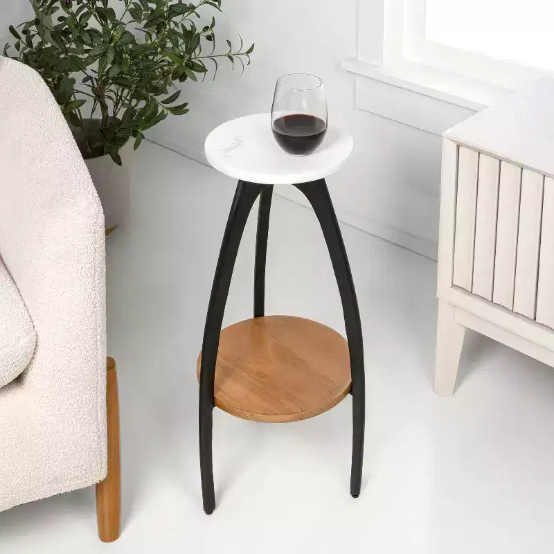 Mesa para bebidas Jonathan Y Ollie 24.5 tipo trípode de metal de diseño y mesa auxiliar decorativa con tapa redonda de mármol blanco y estante inferior de madera