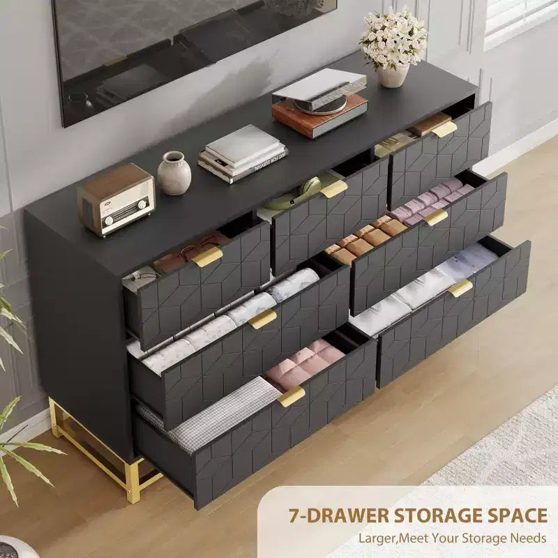 Cómoda para dormitorio, 7 cajones con tiradores y patas de metal dorado, cómoda moderna para armario