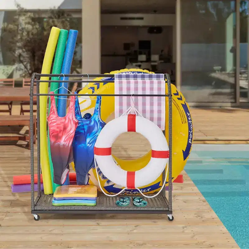 Toallero de piscina para exteriores, toallero de pie de mimbre, organizador de almacenamiento con compartimento para flotadores, churros de piscina, aros de natación