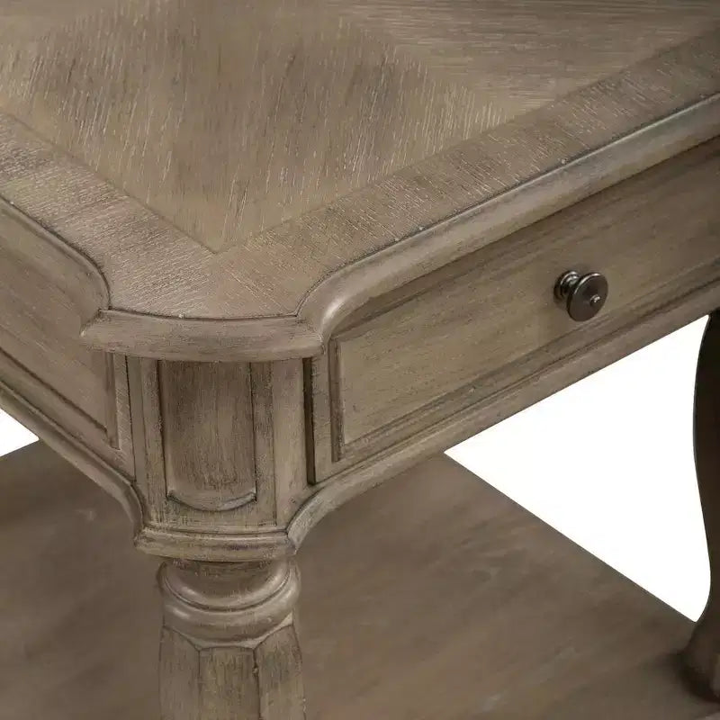 Liberty Furniture, Mesa auxiliar Magnolia Manor en bisque desgastado
