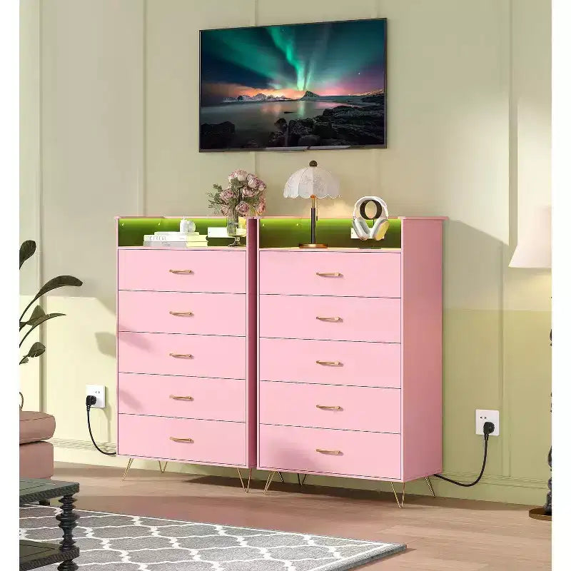 Cómoda de 4 cajones con luces RGB y estación de carga, cómoda LED con sincronización de música controlada por aplicación, cómoda de madera para dormitorio, armario, sala de estar